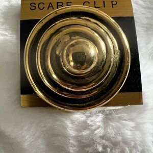 New vintage 1970’s Gold Scarf circular design Clip